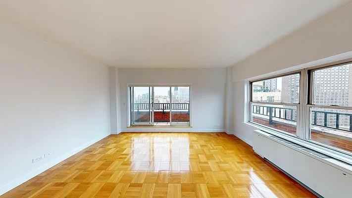 E 73rd St #PHA - Photo 4 of 20