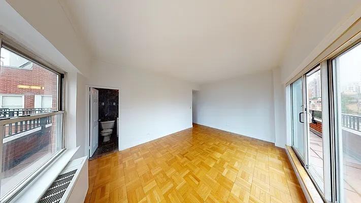 E 73rd St #PHA - Photo 5 of 20