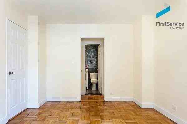 250 E 73rd St #2D - Photo 5 of 20