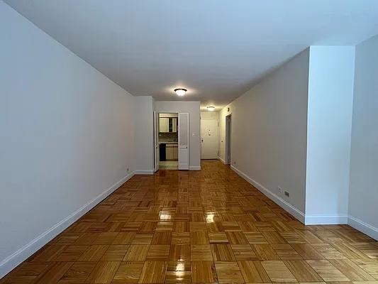 E 73rd St #2H - Photo 2 of 20