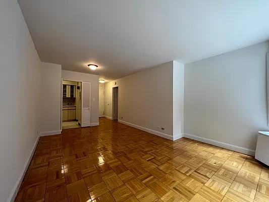 E 73rd St #2H - Photo 3 of 20