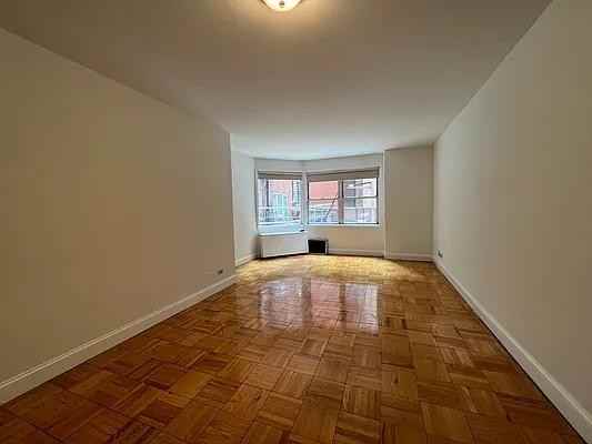 E 73rd St #2H - Photo 4 of 20