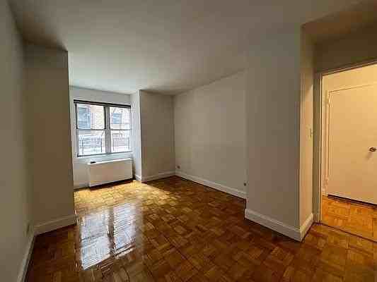 E 73rd St #2H - Photo 6 of 20