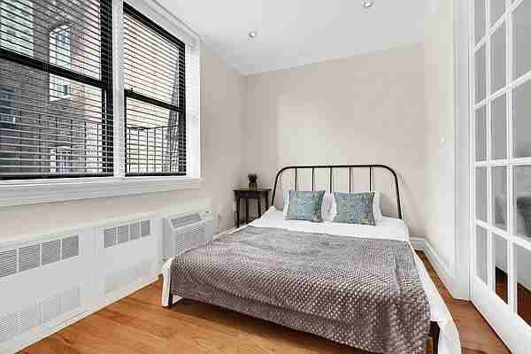 E 81st St #5A - Photo 4 of 20