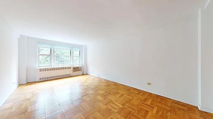 E 86th St #4E - Photo 2 of 20