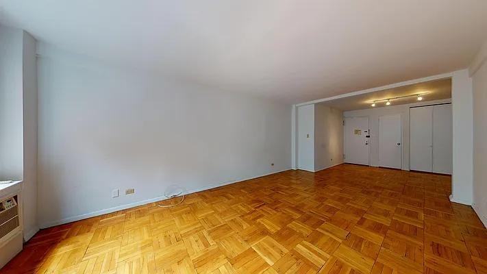 E 86th St #4E - Photo 3 of 20