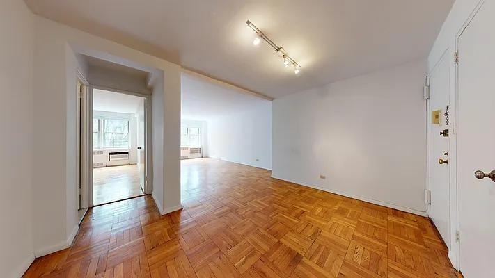 E 86th St #4E - Photo 4 of 20