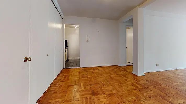 E 86th St #4E - Photo 6 of 20