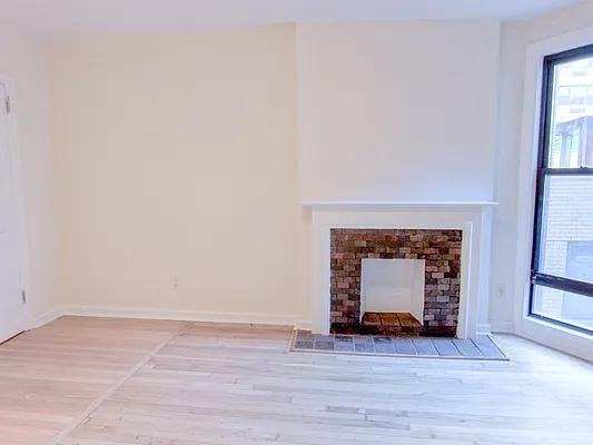 E 84th St #2I - Photo 3 of 20