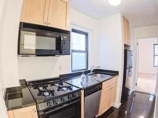 E 84th St #2I - Photo 4 of 20