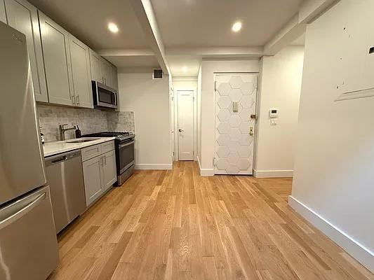 W 87th St #5EF - Photo 2 of 11