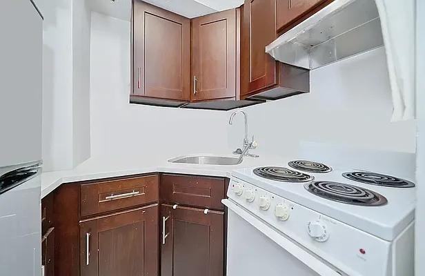 E 88th St #205 - Photo 4 of 6