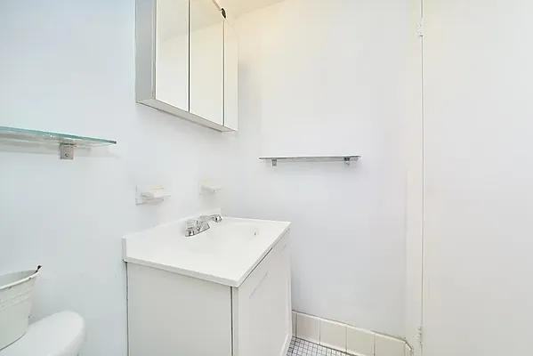 E 88th St #205 - Photo 5 of 6