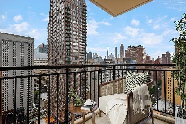 York Ave #27A - Photo 6 of 13