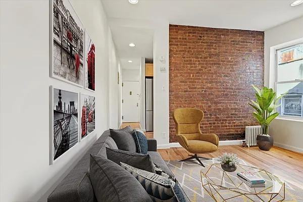 Broadway #21 - Photo 2 of 20