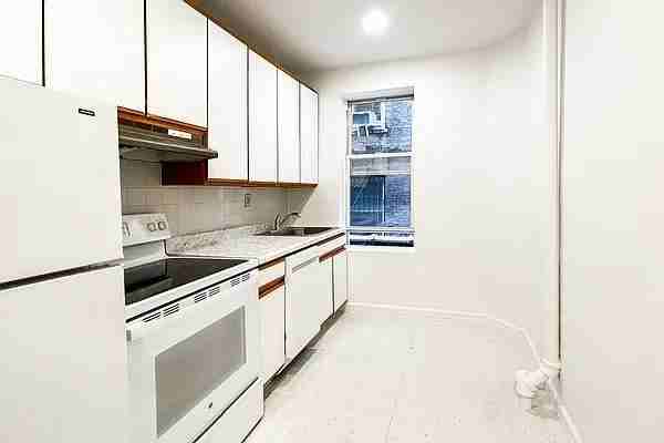 Broadway #5 - Photo 4 of 20