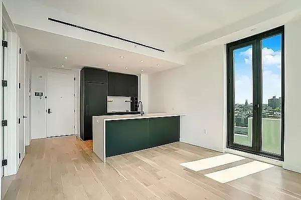 Broadway #1407 - Photo 4 of 16