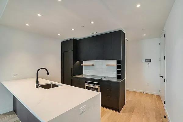 Broadway #1407 - Photo 5 of 16