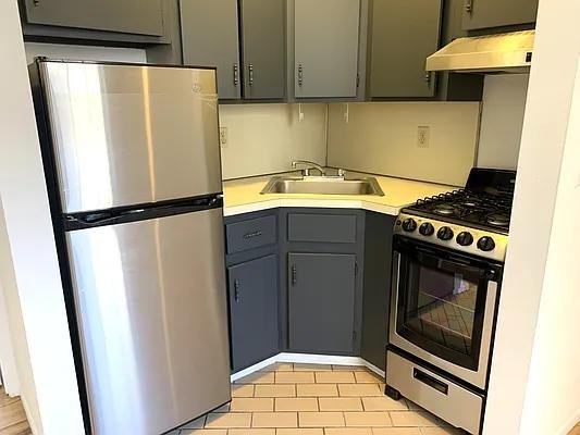 W 112th St #6B - Photo 3 of 20