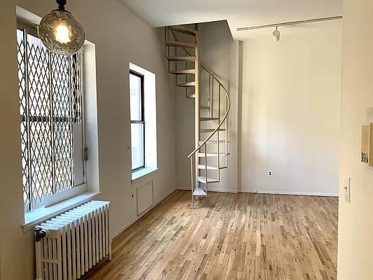 W 112th St #6B - Photo 4 of 20