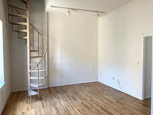 W 112th St #6B - Photo 5 of 20