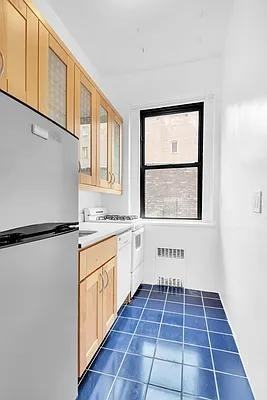 W 80th St #3A - Photo 2 of 6