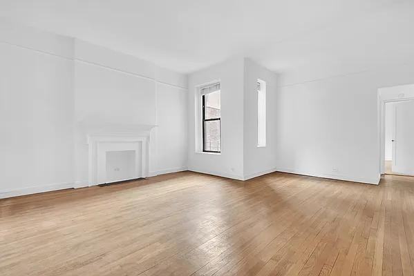 W 80th St #3A - Photo 4 of 6