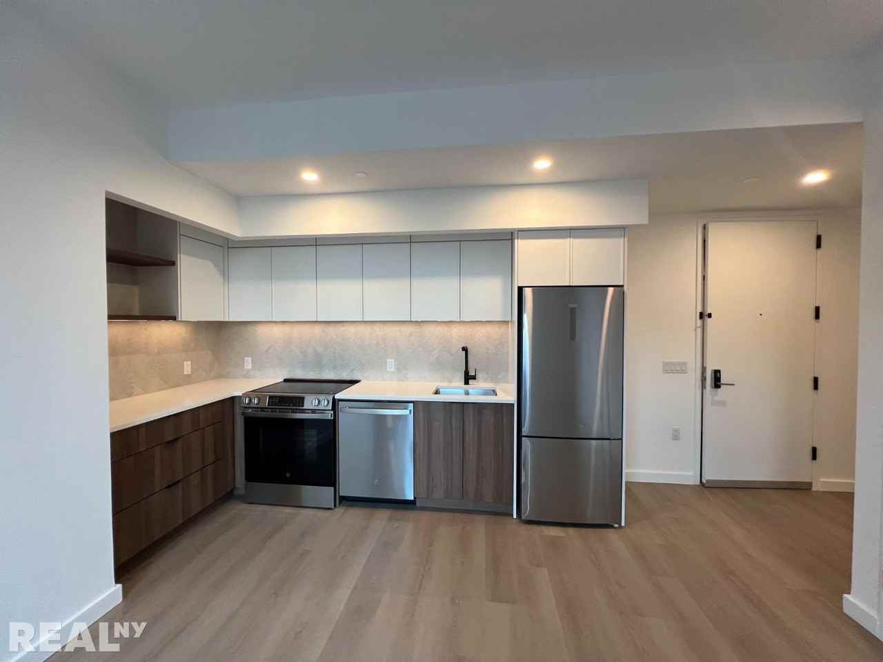 Dean St #927 - Photo 2 of 14