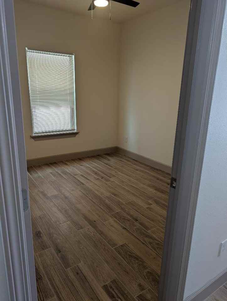 302 Western Dr - Photo 7 of 10