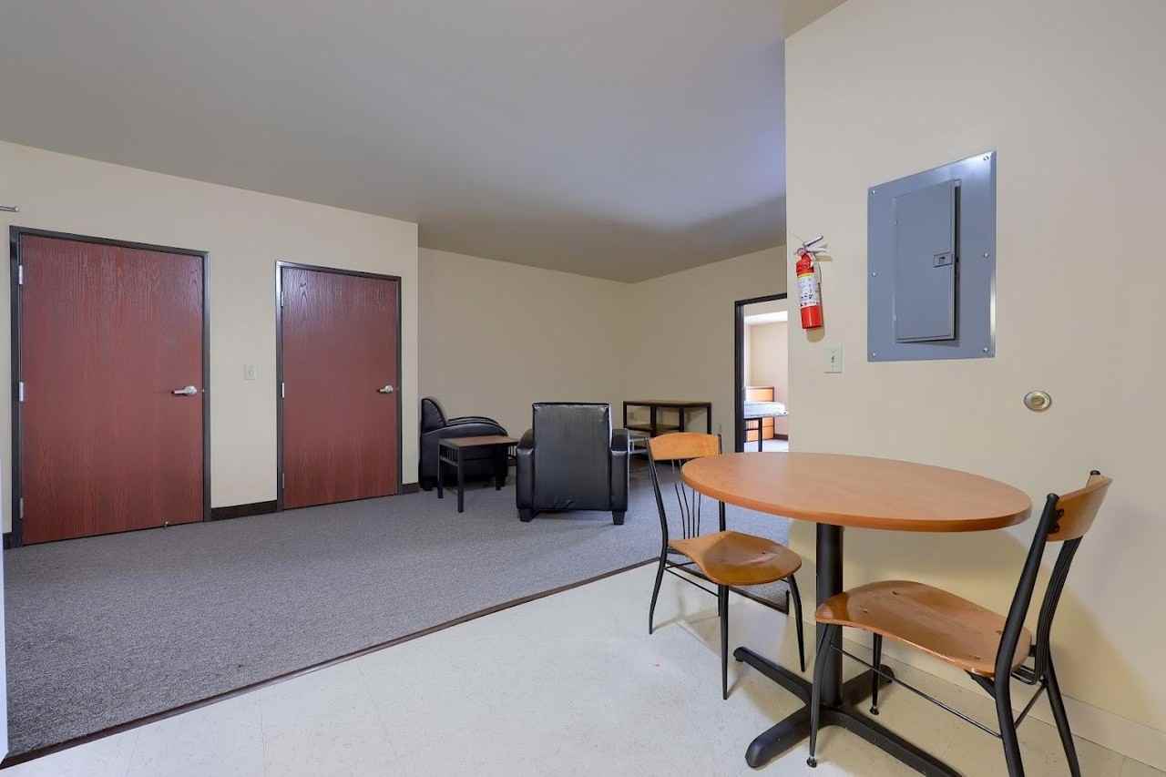 500 Honeysuckle Ln Student Housing - Photo 7 of 9