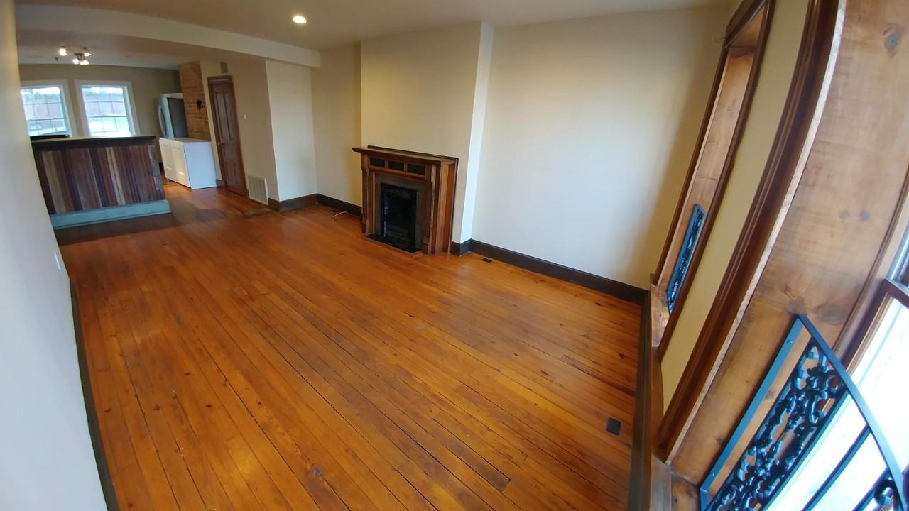 237 N Sycamore St - Photo 5 of 11