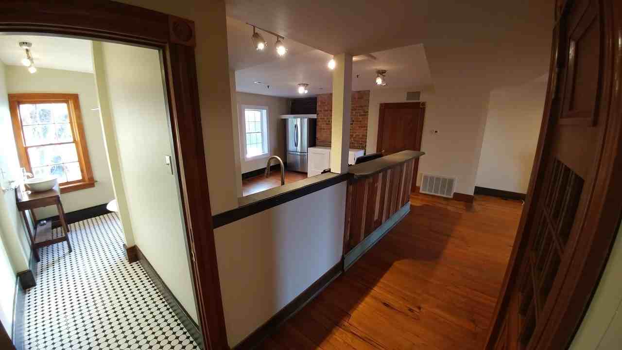 237 N Sycamore St - Photo 6 of 11