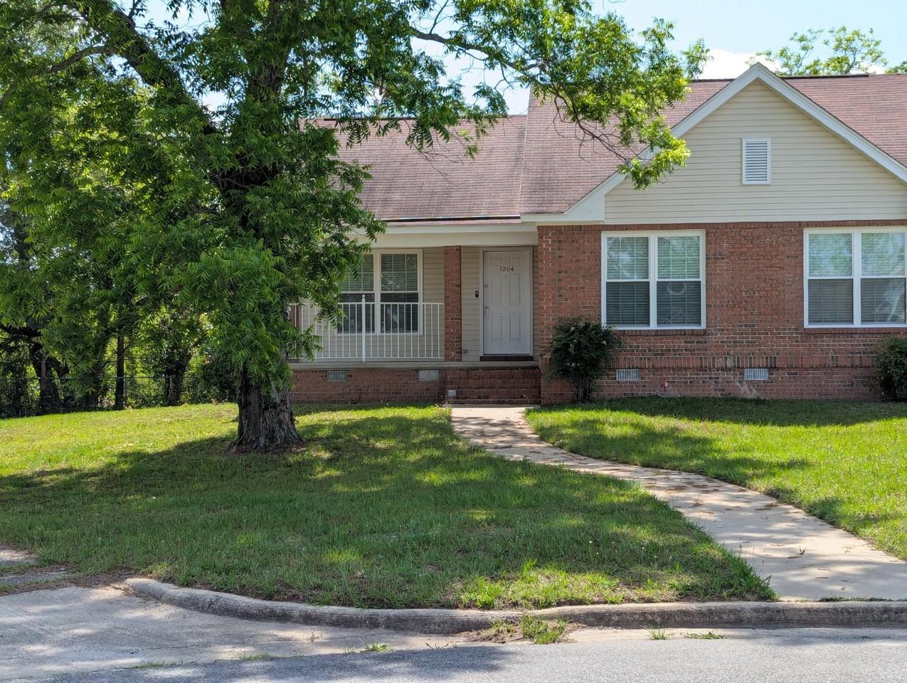 1304 Montego Ct - Photo 2 of 17