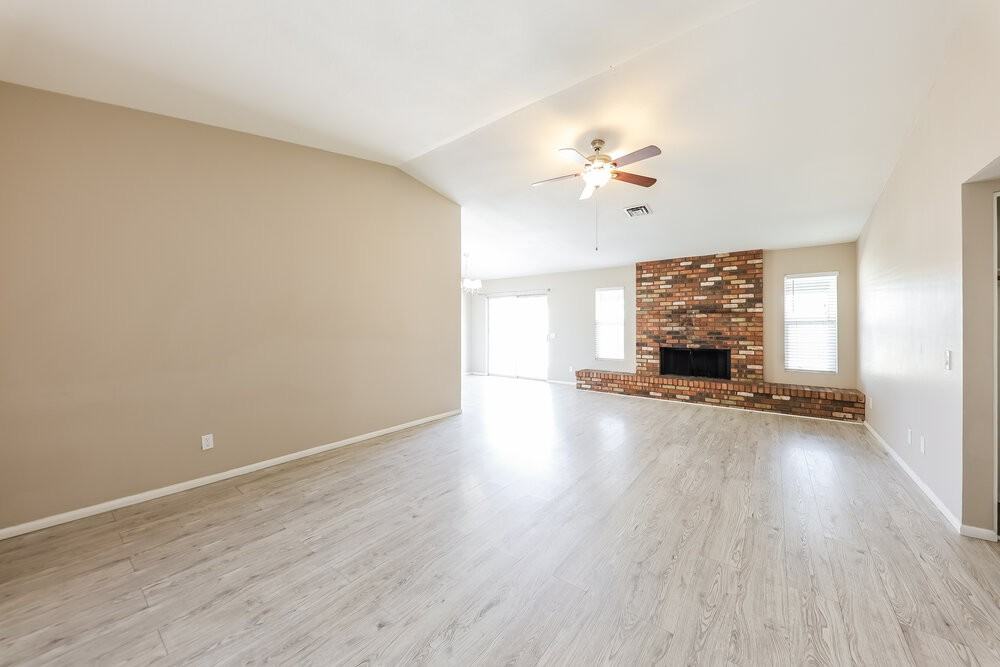 10154 W Highland Ave - Photo 3 of 16