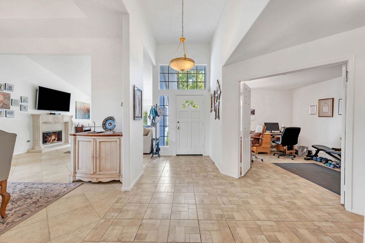 5050 Golden Nugget Way - Photo 2 of 35