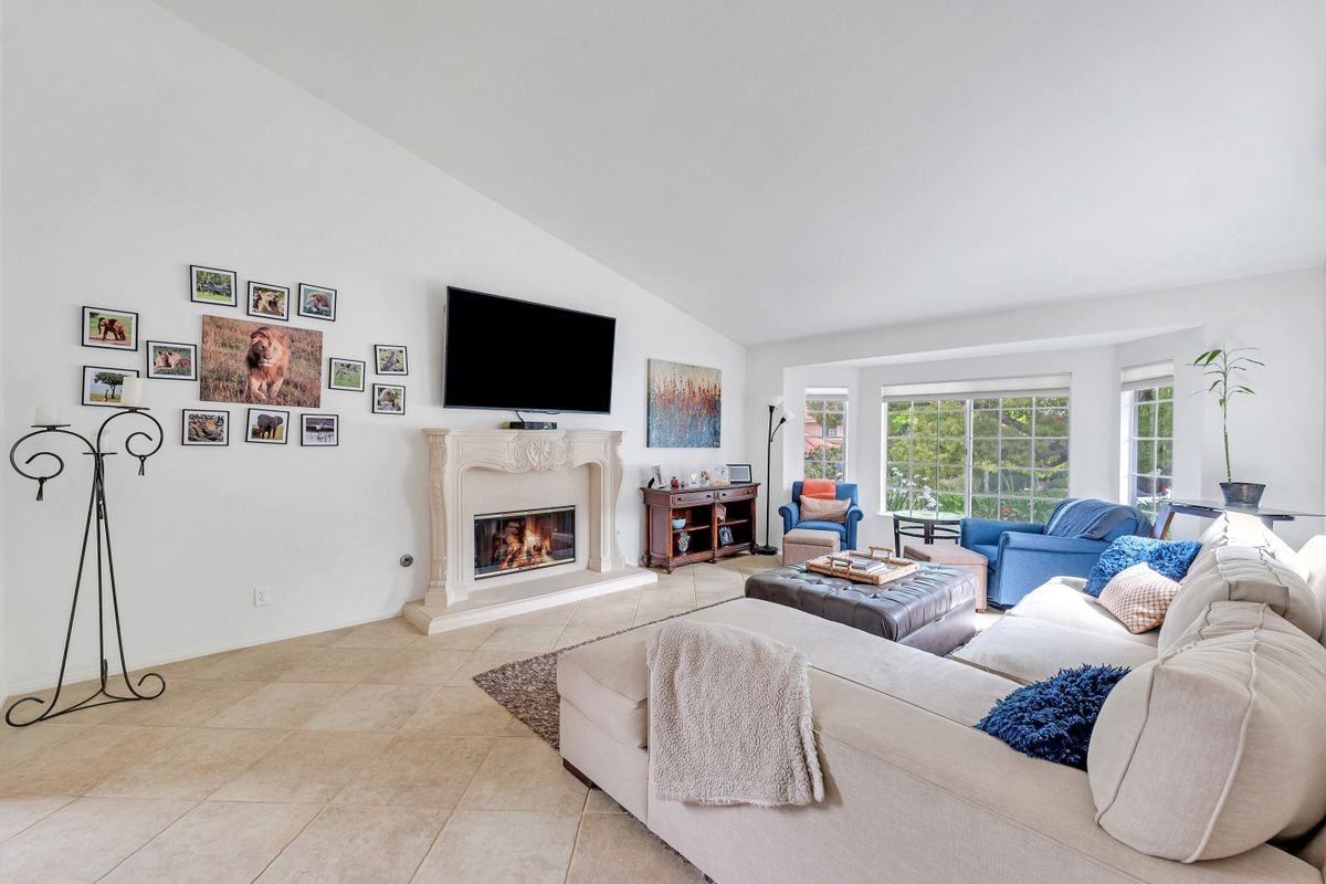 5050 Golden Nugget Way - Photo 3 of 35