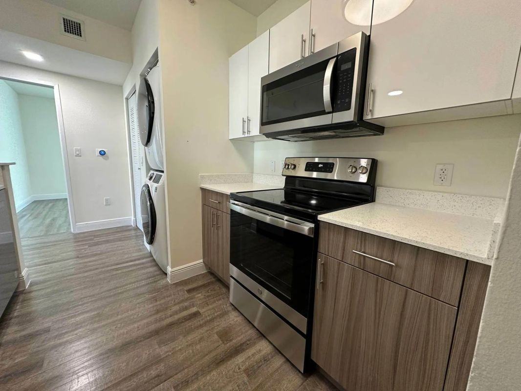 110 Sw 12th St - Photo 3 of 32