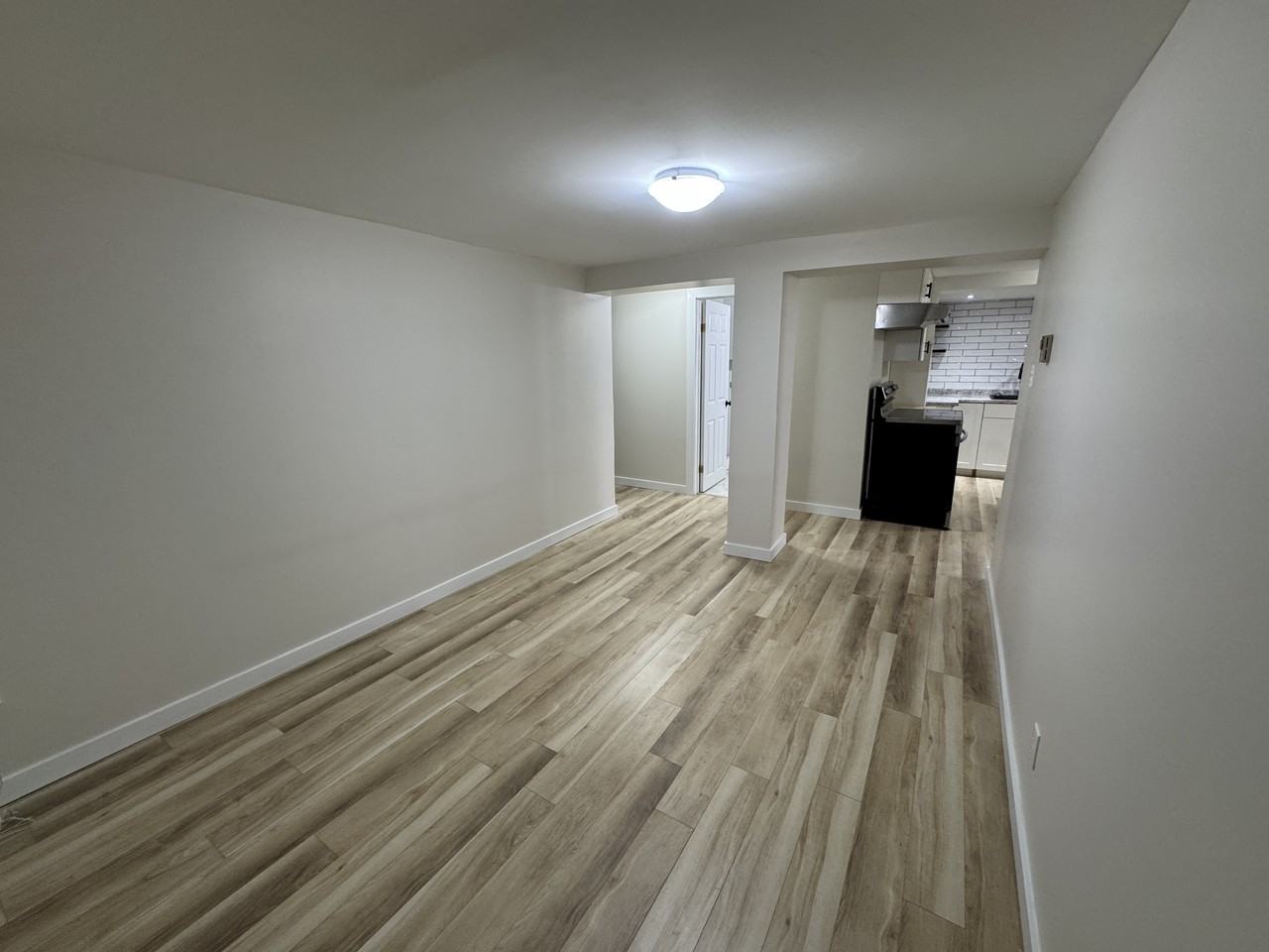 140 Reade St - Photo 4 of 18