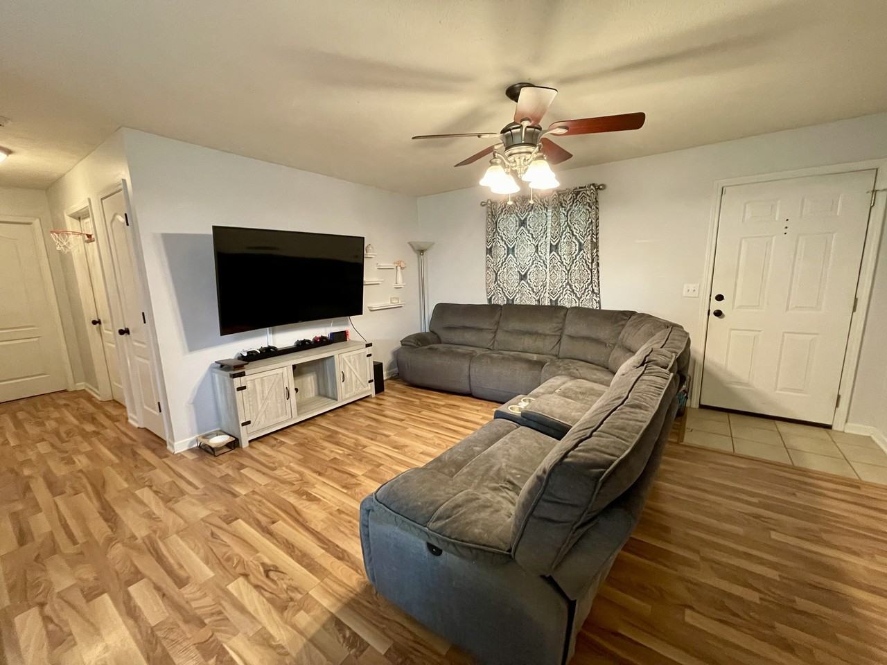 920 Creekview Drive - Photo 3 of 9