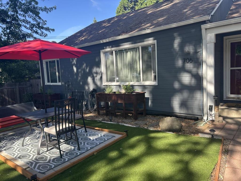 706 Normal Ave - Photo 5 of 47