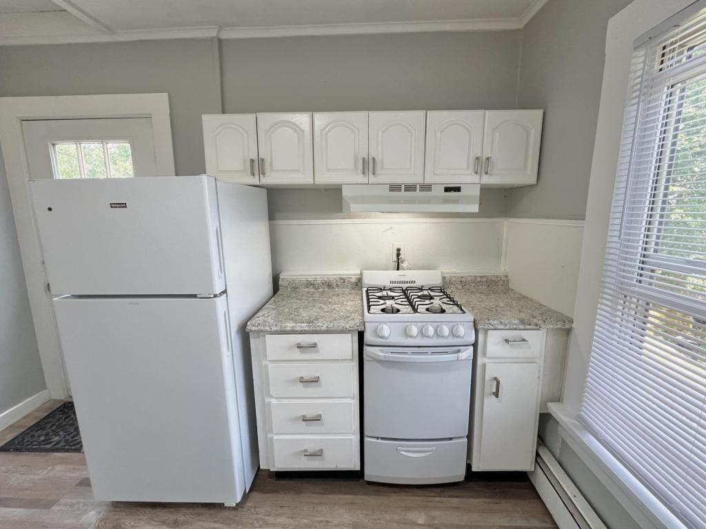 638 Lisbon St - Photo 2 of 12