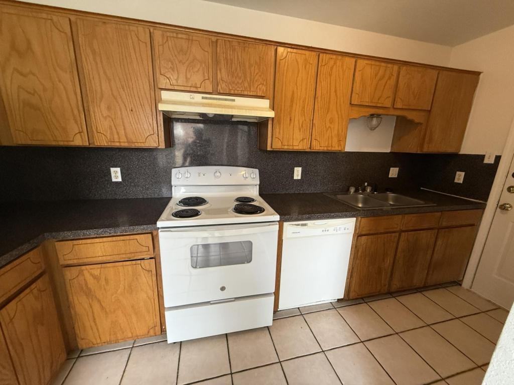 1210 Industrial Blvd Apt D - Photo 7 of 22