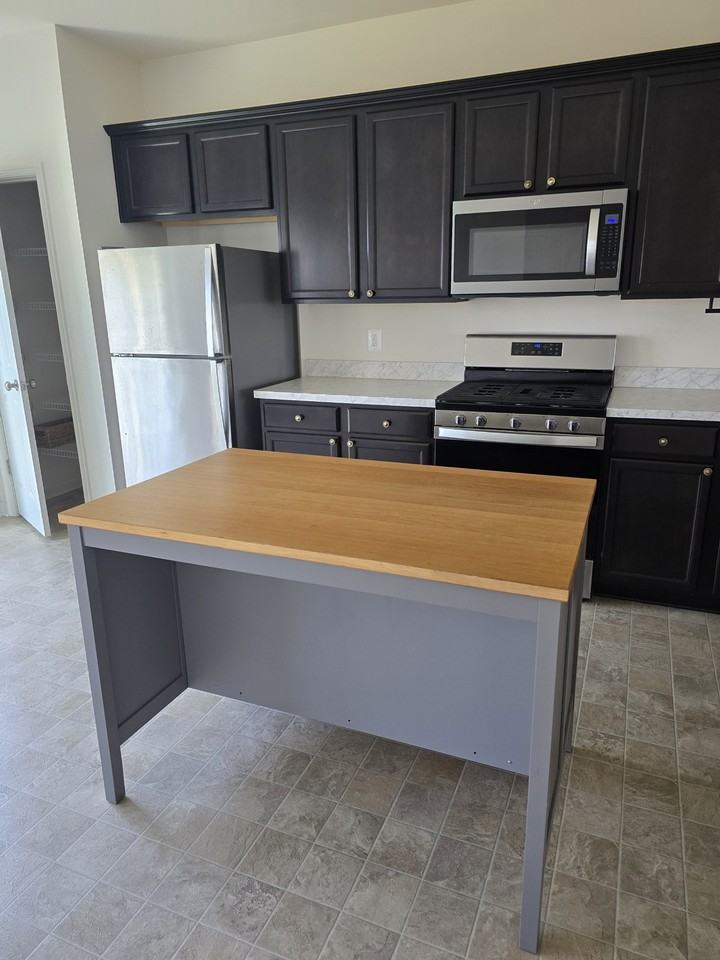 243 Crofton Ct #1 - Photo 7 of 10