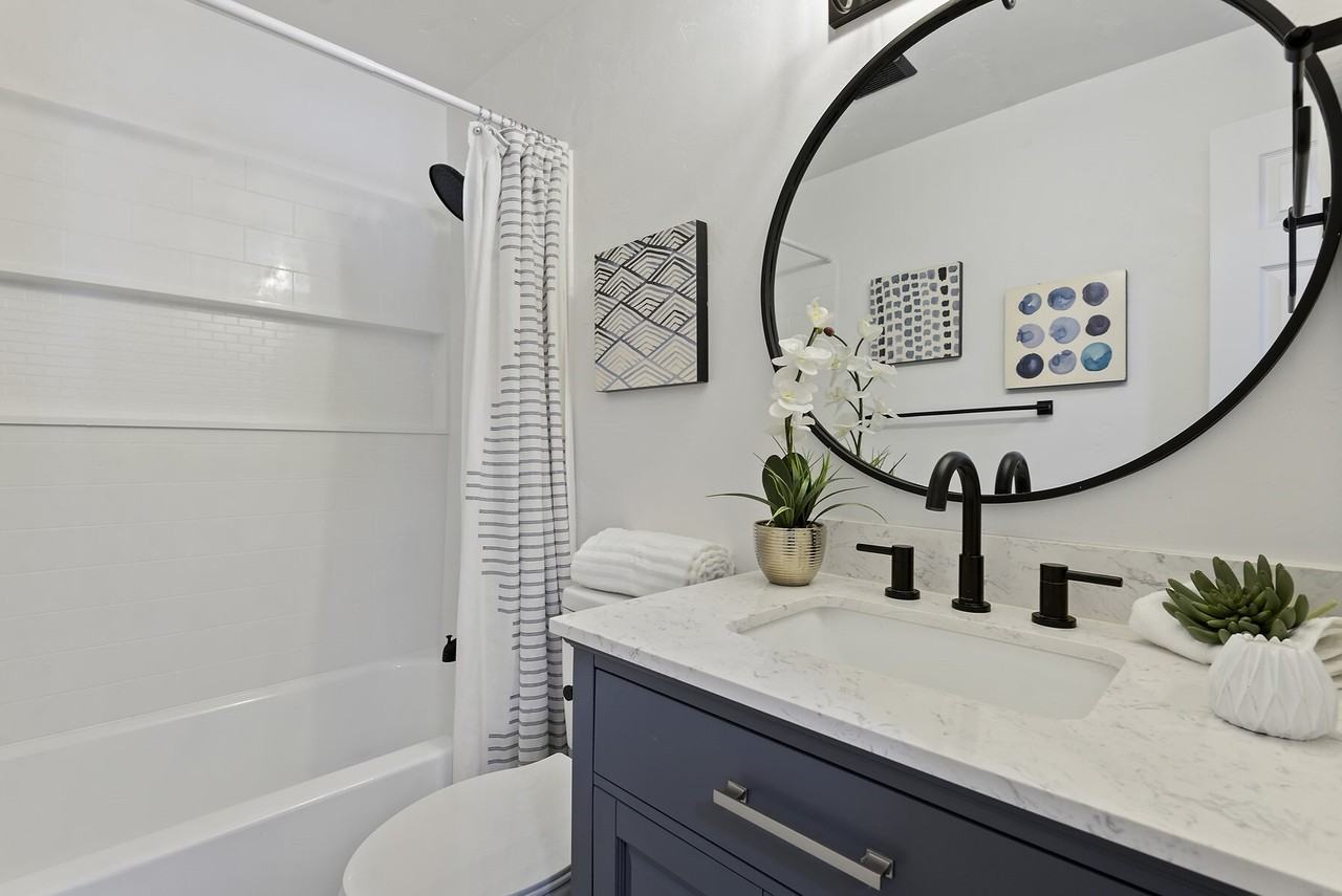 918 N 32nd St #1 - Photo 7 of 17