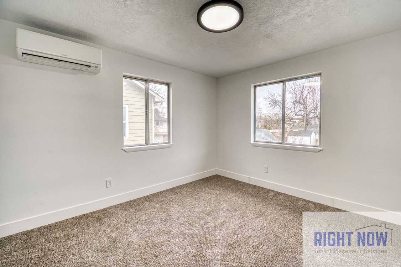 918 N 32nd St #1 - Photo 7 of 17