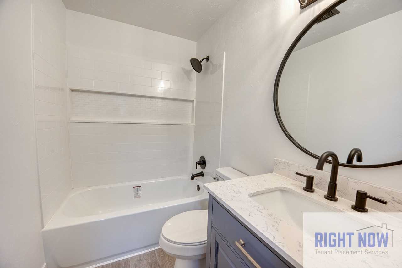 918 N 32nd St #1 - Photo 3 of 17