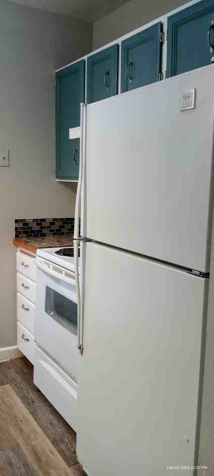 410 Hanna Ave - Photo 2 of 18