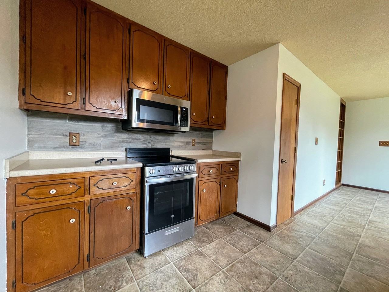 112 Hazelwood Dr - Photo 3 of 30