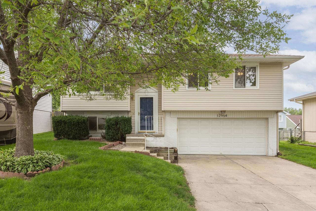 12954 Browne Cir - Photo 2 of 42