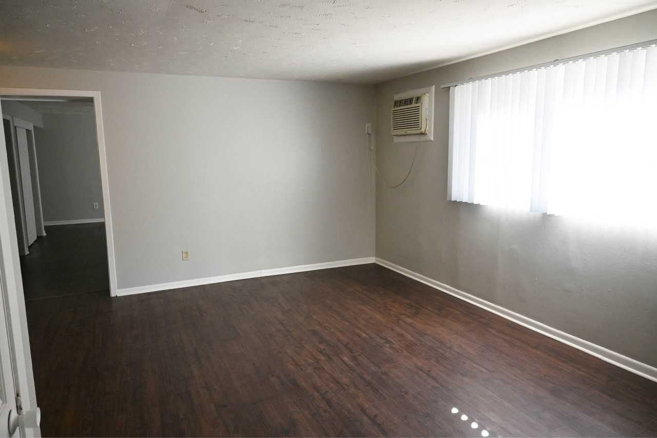 Benson Crest Apartments - Photo 4 of 21